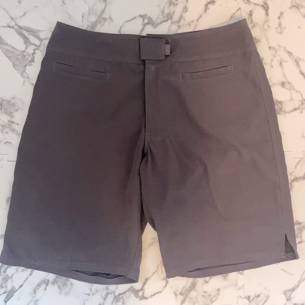 Patagonia size 6 Dressy Bermuda Shorts
